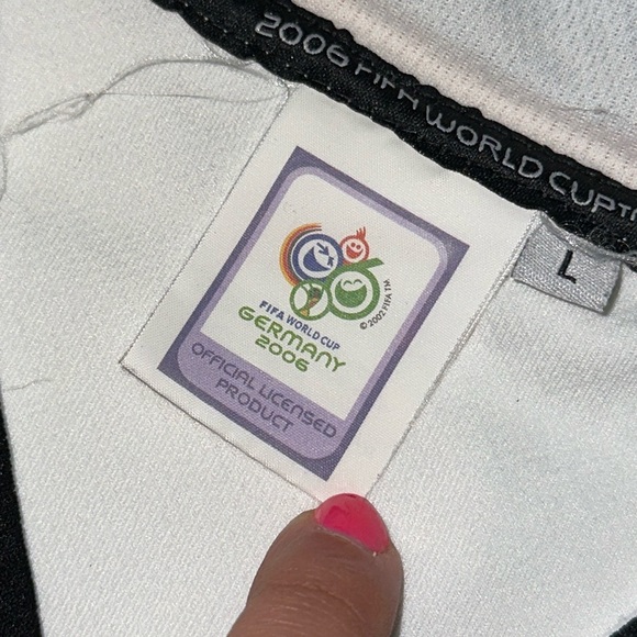 Vintage Germany 2006 FIFA World Cup jersey in white and yellow/black size large - Picture 5 of 5